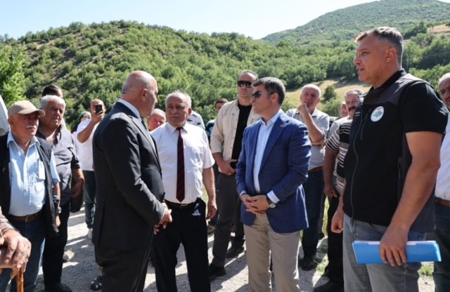 Valimiz Önder BAKAN, Bayat-Ümük-Karataş Köy Yollarında İncelemelerde Bulundu.