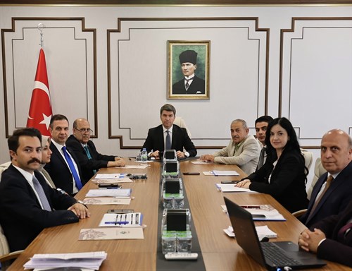 Valimiz Önder BAKAN, Köylerin Altyapısının Desteklenmesi Projelerinin Görüşüldüğü Toplantı gerçekleştirdi.