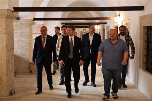 Valimiz Önder BAKAN, Tarihi Taşhan’da İncelemelerde Bulundu.