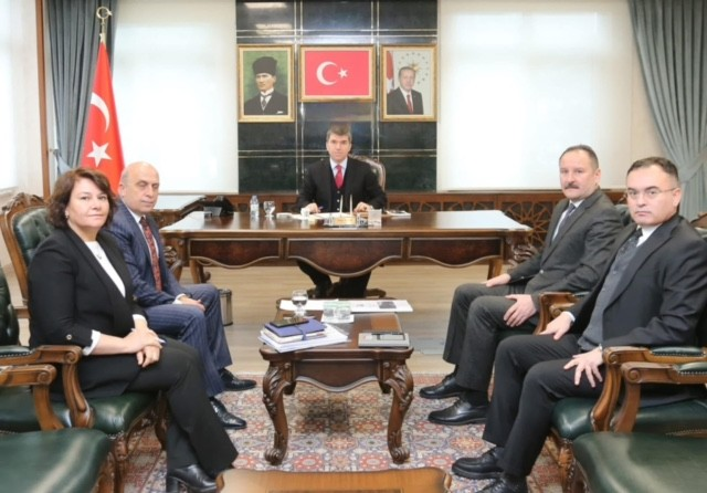 Valimiz Önder BAKAN, Amasya İl Özel İdaresinde Sürdürülen Proje ve Faaliyetlerin Görüşüldüğü Toplantıya Katıldı.